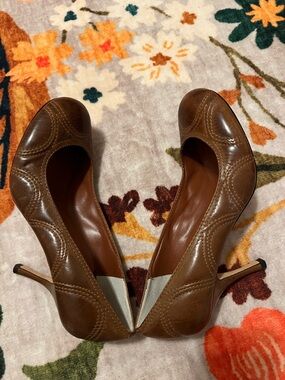 NEW MAX STUDIO Women's Cognac Leather Pumps